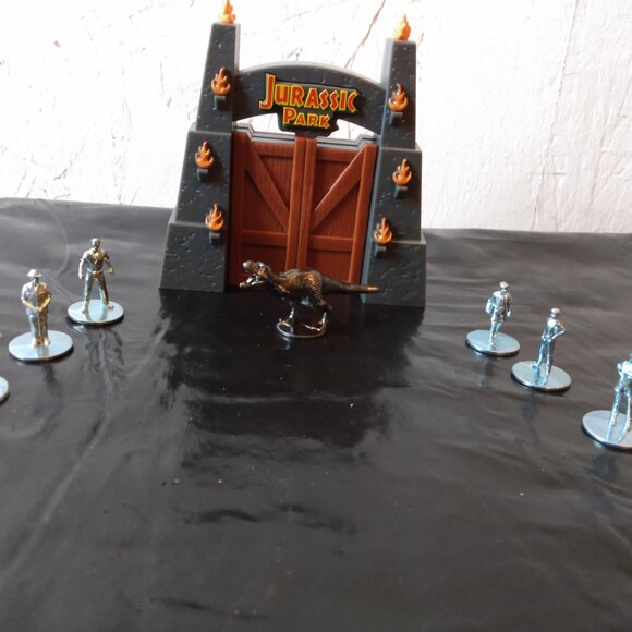 Replacement Jurassic Park Monopoly token pieces 7, Jurassic Park gate - Picture 2 of 12